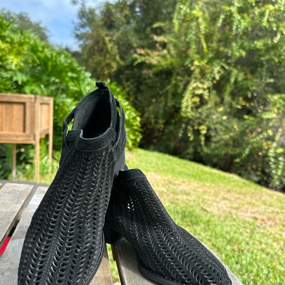 Women’s booties,size 5 1/2,Vince Camuto brand - Picture 1 of 6